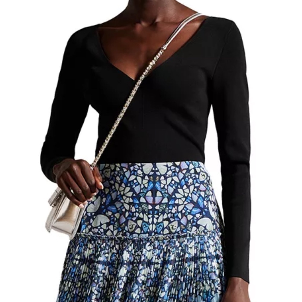 Ted Baker Cileste V Neck Knit Top in Black Size Small 5 (US 12) EUC